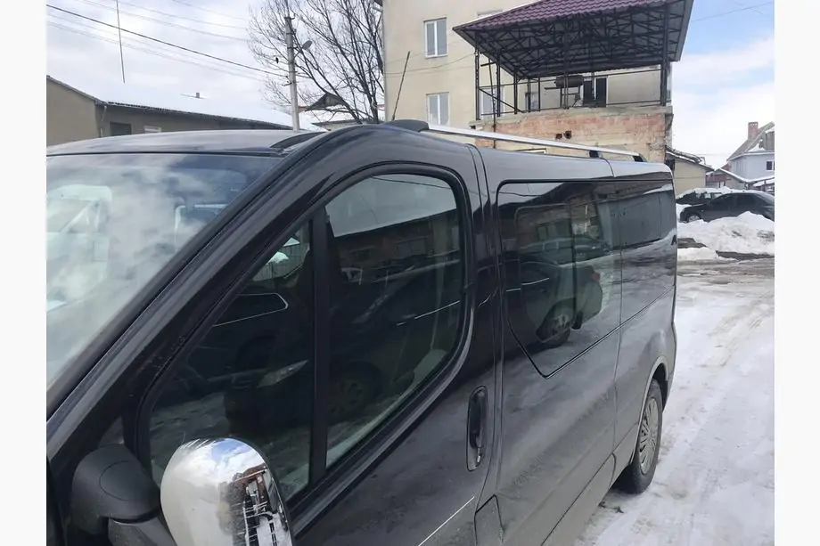 Renault Trafic 2001–2015 Hromēti jumta reliņi Foto 9