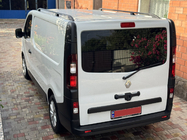 Renault Trafic 2015– Melni jumta reliņi Īsa, plastmasas balsti foto 4