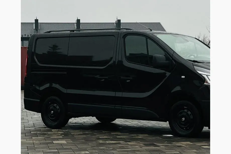 Renault Trafic 2015– Melni jumta reliņi Foto 6