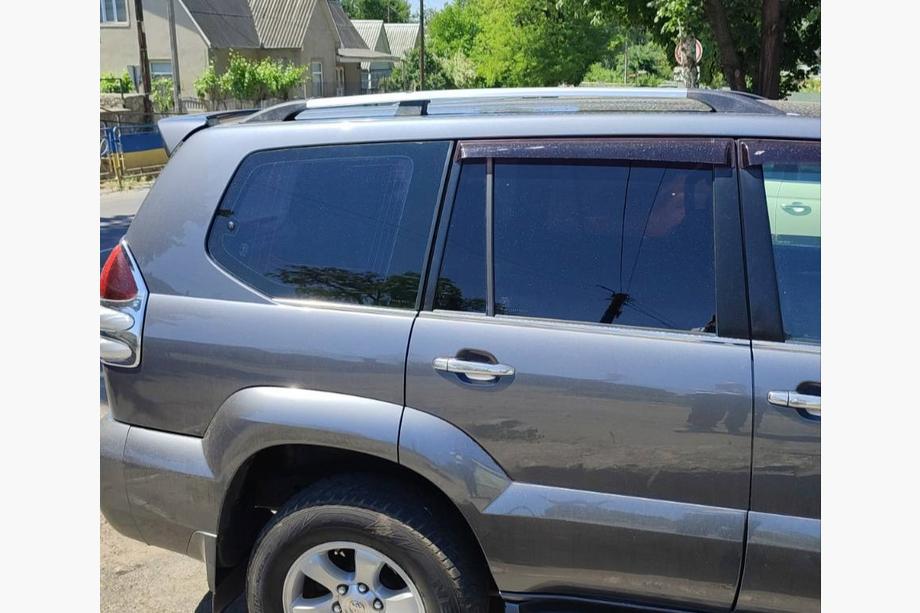 Toyota Land Cruiser Prado 120 2002–2009 Hromēti turku jumta reliņi Plastmasas stiprinājuma kājas Image