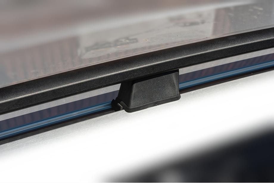 Toyota Rav 4 2006–2013 Melni turku jumta reliņi Garā bāze, plastmasas balsti Foto 10