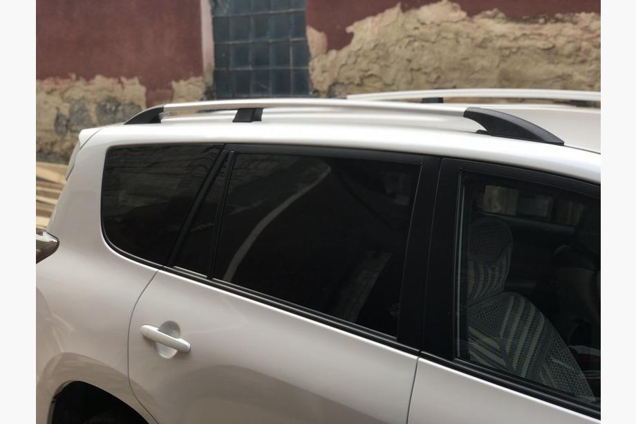 Toyota Rav 4 2006–2013 Hromēti turku jumta reliņi Īsā bāze, plastmasas kājiņas Foto 4