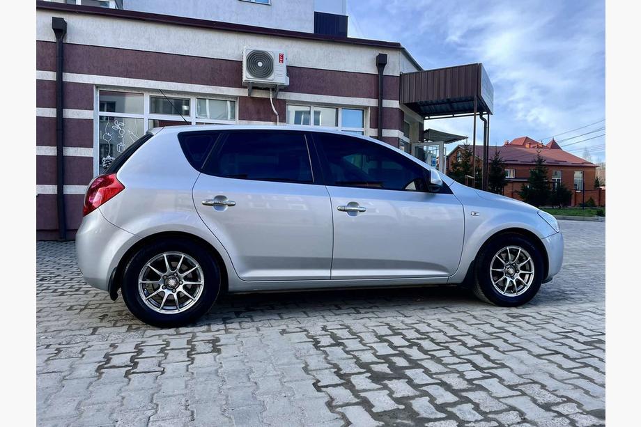 Kia Ceed 2007–2012 Durvju rokturu uzlikas (4 gab., nerūs.) OmsaLine – itāļu nerūsējošais tērauds Image