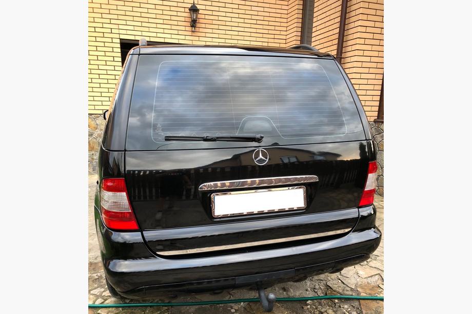 Mercedes ML W163 1997–2005 Uzlika virs numura zīmes (nerūsējošais tērauds) Carmos - turku teras Image