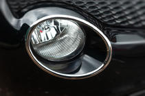 Nissan Juke 2010–2019 Uzlikas priekšējiem lukturiem (2 gab., nerūsējošais tērauds) foto 1