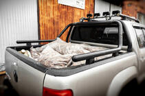 Volkswagen Amarok 2010–2022 Virsbūves loks (melns) 76 mm foto 4