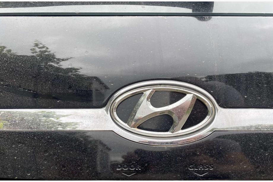 Hyundai Tucson JM 2004– Emblēma (pašlīmējoša uzlīme, 125 mm (65 mm)) Image