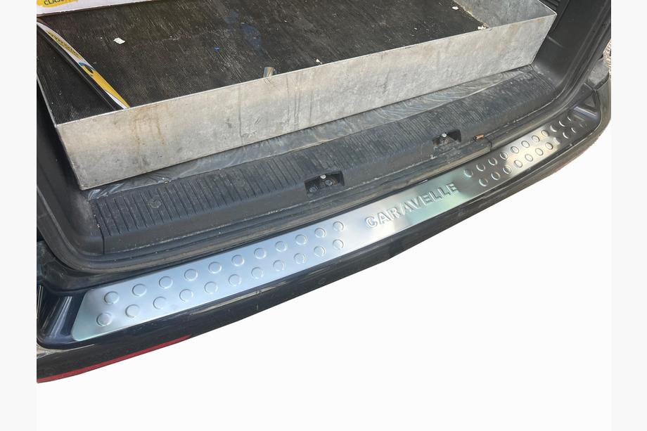 Volkswagen T5 Caravelle 2004–2010 Taisna aizmugurējā bampera uzlika (Omsa, nerūsējošais tērauds) Matēta Image