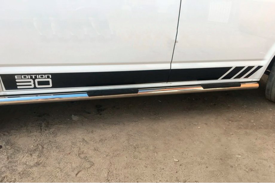Volkswagen T5 Caravelle 2004–2010 Sānu aizsargcaurules (2 gab., nerūsējošais tērauds) 60 mm, īsā riteņu bāze Foto 12