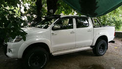 Toyota Hilux 2006–2015 Vējstikla saulessargs (uz kronšteiniem) foto 3