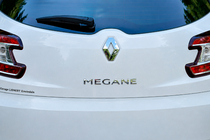 Renault Megane III 2009–2016 Uzraksts Megane 908897337R (270 mm x 25 mm) foto 1