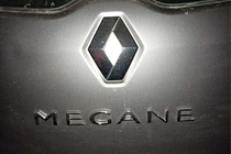 Renault Megane III 2009–2016 Uzraksts Megane 908897337R (270 mm x 25 mm) foto 2
