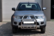 Mitsubishi Pajero Sport 2008–2015 Priekšējais aizsargstienis QT007 (nerūsējošais tērauds) foto 2