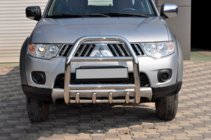 Mitsubishi Pajero Sport 2008–2015 Priekšējais aizsargstienis QT007 (nerūsējošais tērauds) foto 1
