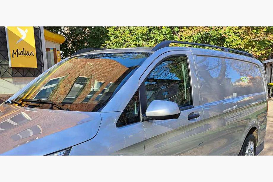 Mercedes Vito/V klase W447 2014– Melni jumta reliņi ELITE (plastmasas kājas) Vidēja riteņu bāze (LONG) Foto 17