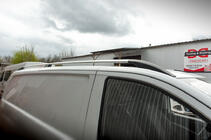 Mercedes Vito/V klase W447 2014– Jumta reliņi ELITE hromēti (plastmasas kāja) Īsā bāze (Short, Compact) foto 2