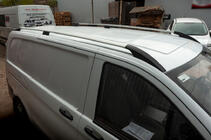 Mercedes Vito/V klase W447 2014– Jumta reliņi ELITE hromēti (plastmasas kāja) Īsā bāze (Short, Compact) foto 1