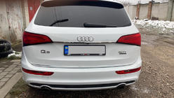 Audi Q5 2008–2017 Hroma līste virs numura zīmes (nerūsējošais tērauds) foto 2