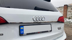 Audi Q5 2008–2017 Hroma līste virs numura zīmes (nerūsējošais tērauds) foto 1