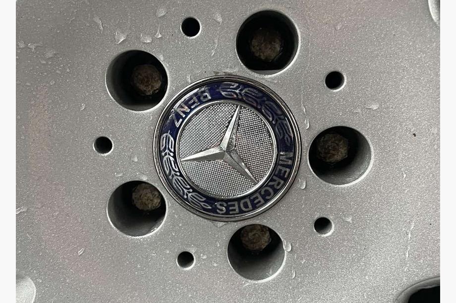 Mercedes-Benz Diska centrālās uzlikas 71/75 mm bez gredzena (4 gab., zilas V2) Image