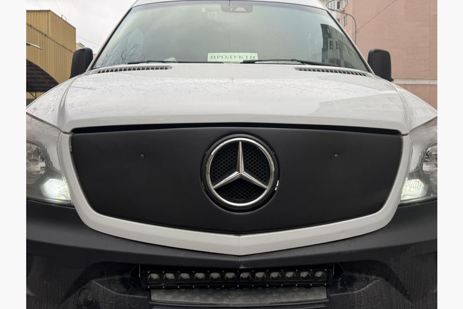 Mercedes Sprinter W906 2006–2018 Ziemas uzlika radiatora restei V1 (2013↗) Glancēta Foto 4
