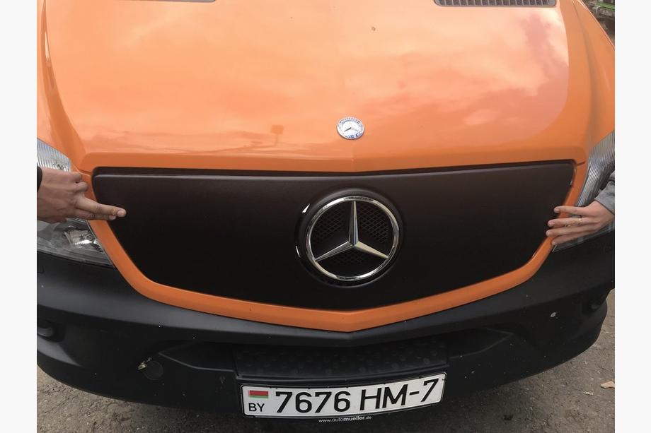 Mercedes Sprinter W906 2006–2018 Ziemas uzlika radiatora restei V1 (2013↗) Glancēta Foto 6