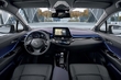 Toyota C-HR hibrīdā krosovera apskats foto 1