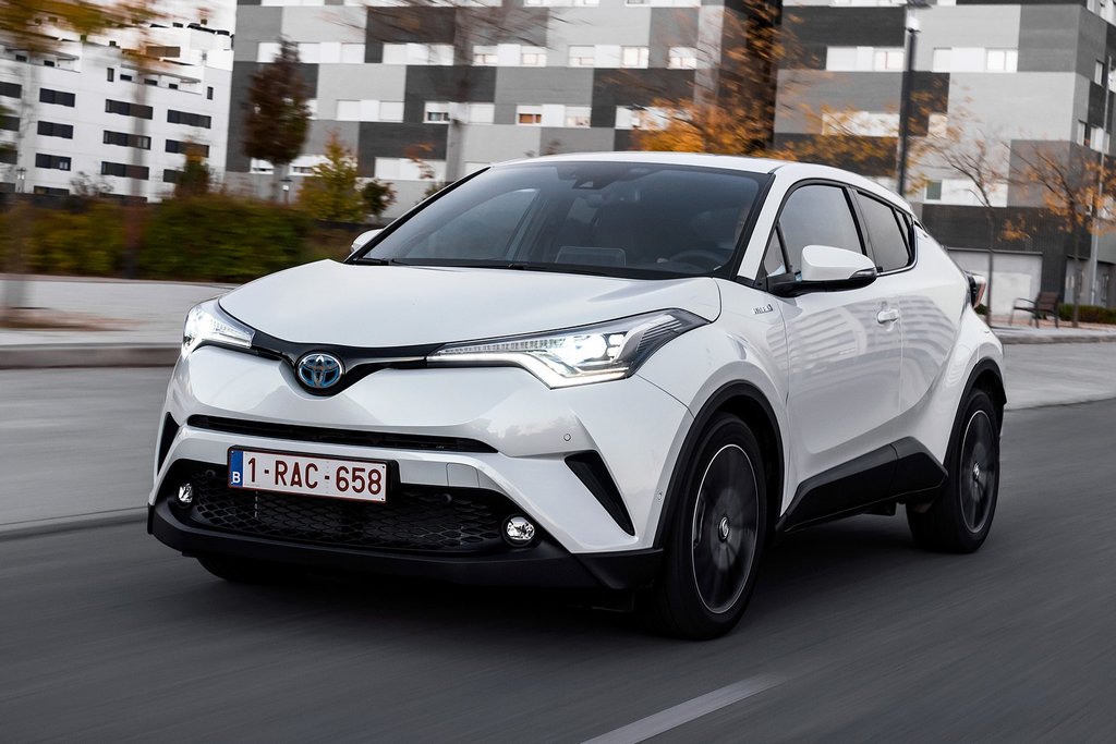 Toyota C-HR hibrīdā krosovera apskats