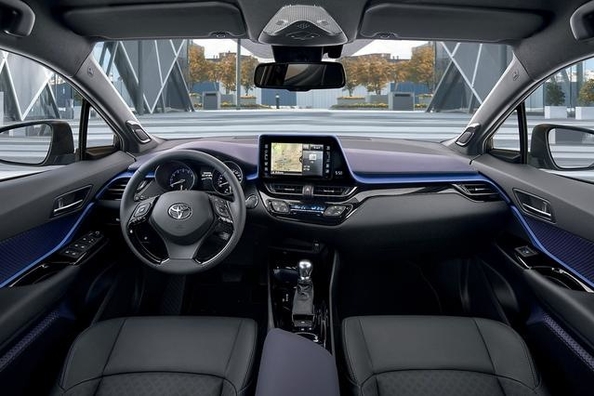 Toyota C-HR hibrīdā krosovera apskats