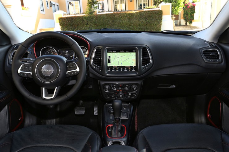 Jeep Compass Trailhawk sērijas krosovera apskats
