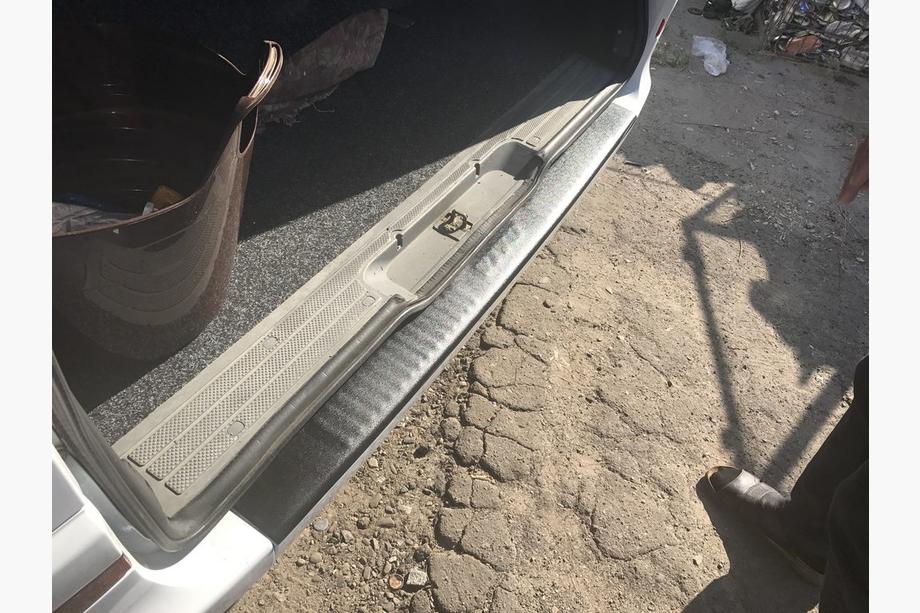 Mercedes Viano 2004–2014 Aizmugurējā bufera aizsarguzlika ar ieloku DDU (plastmasa) Foto 6