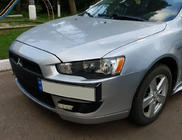 Mitsubishi Lancer X 2008– Numura zīmes turētājs (plastmasa) Spīdīgi melns foto 1