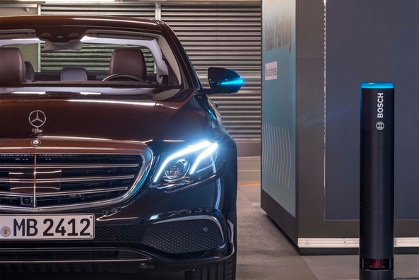 Mercedes-Benz izstrādājusi autonomu parkošanās sistēmu
