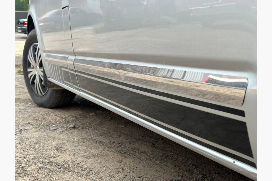 Volkswagen T6 2015–2024 Durvju moldingi (nerūsējošais tērauds, hroms) 1 durvis, garā, Carmos – turku tērauds Foto 10