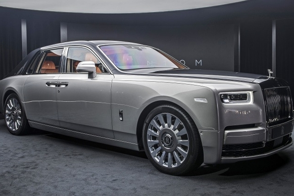 Oficiāli prezentēts astotās paaudzes Rolls-Royce Phantom