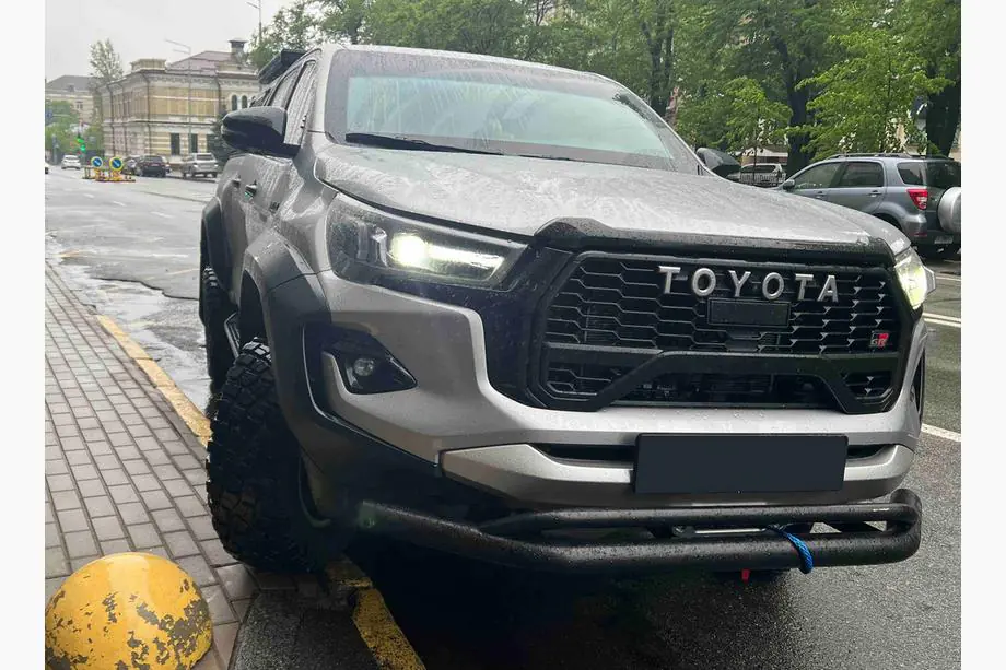 Toyota Hilux 2015– Priekšējais dubultais aizsargstienis Vegas (2015-2020, melns, 76 mm) Image