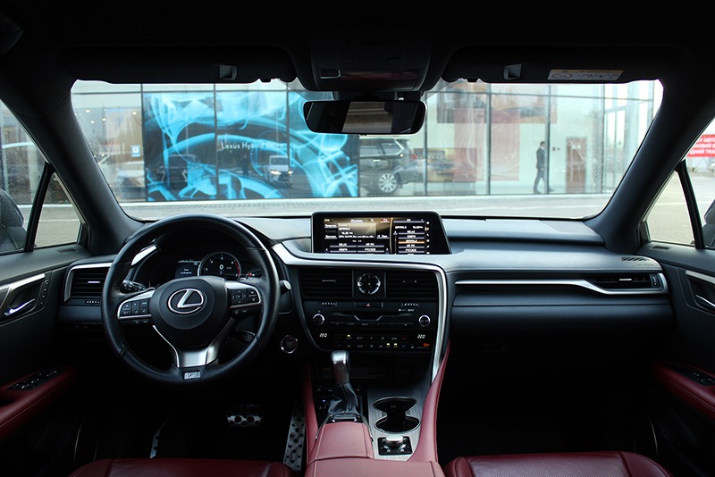 Lexus RX F Sport krosovera apskats