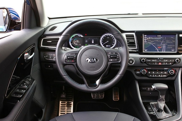 Ukraināņiem piedāvā hibrīdo krosoveru Kia Niro par zemāku cenu
