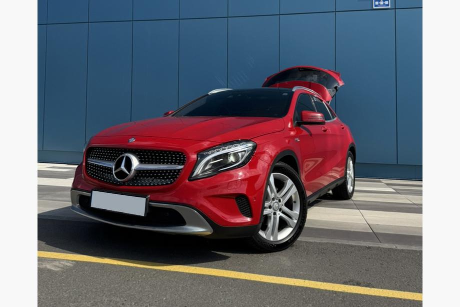 Mercedes GLA X156 2014–2019 Priekšējā radiatora reste Diamond Silver (2014-2016) Image