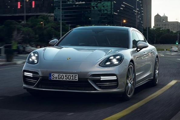 Porsche Panamera Turbo S E-Hybrid apskats