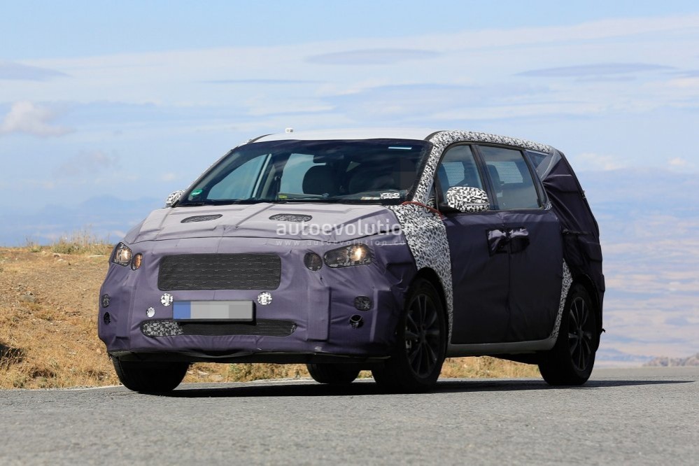 KIA sāk testēt jauno minivena modeli Sedona