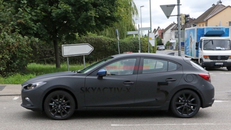 Mazda laidīs klajā jauno 3 ar inovatīvu dzinēju