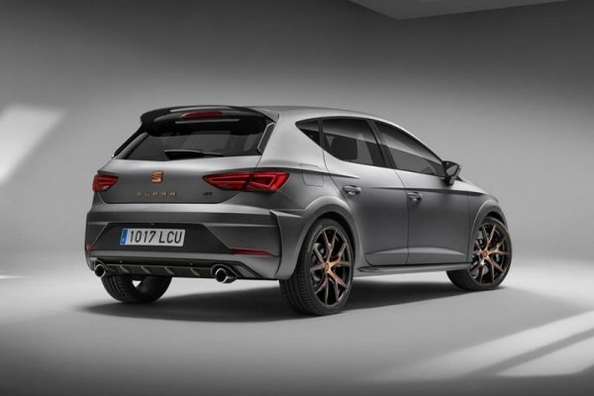 Seat atklājis jaunās paaudzes Leon Cupra R