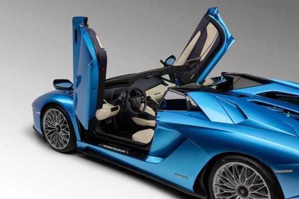 Frankfurtē prezentēs atjaunināto Lamborghini Aventador S Roadster