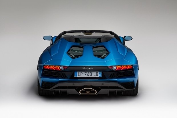 Frankfurtē prezentēs atjaunināto Lamborghini Aventador S Roadster