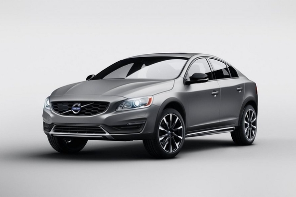 Paaugstinātas caurgājamības zviedru sedans Volvo S60 Cross Country
