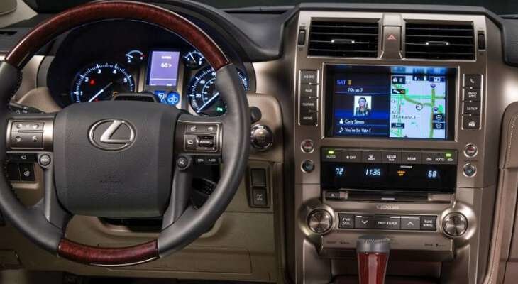 Brutalitāte un izsmalcinātība atjaunotajā Lexus GX 460 apvidniekā