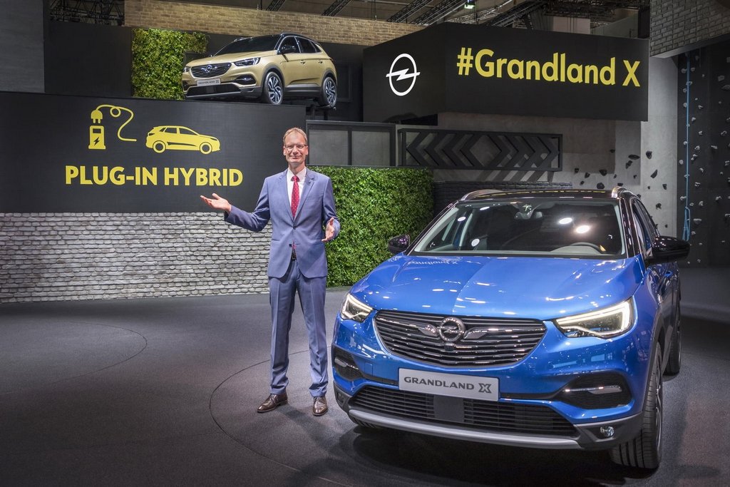 Opel prezentēja savu pirmo hibrīdauto
