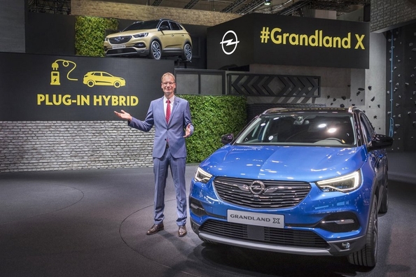 Opel prezentēja savu pirmo hibrīdauto