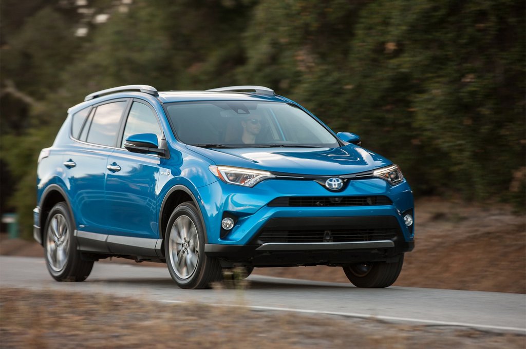 Agresīvs un dinamisks krosovers Toyota RAV 4